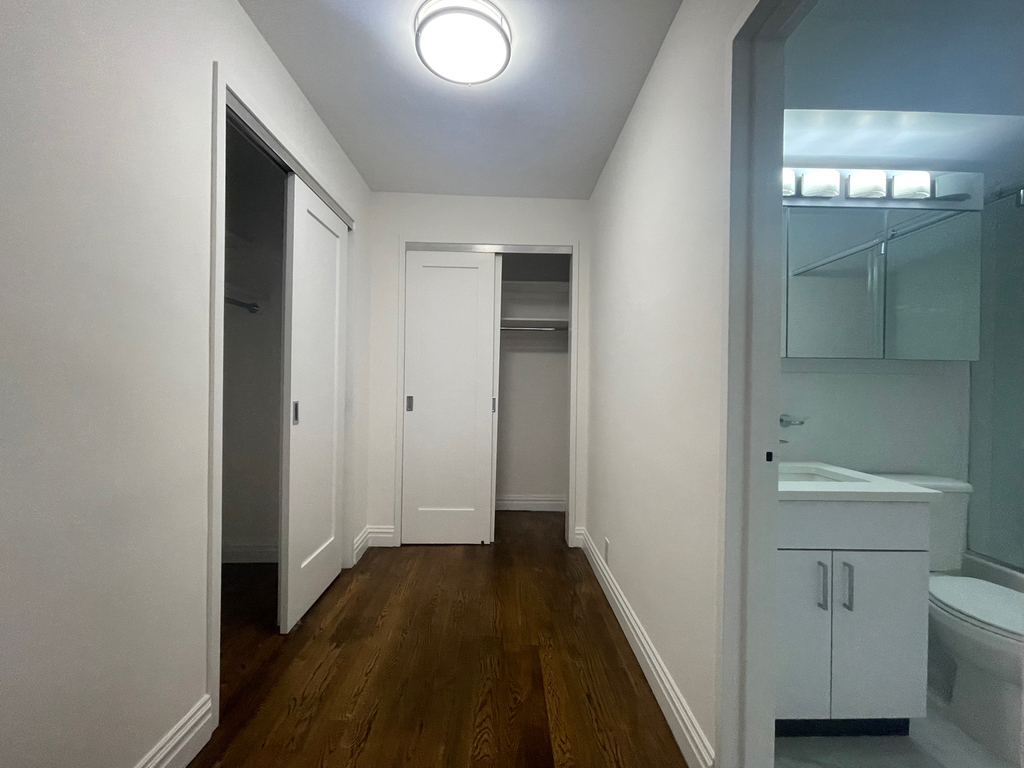 East 56th Street - Photo 3