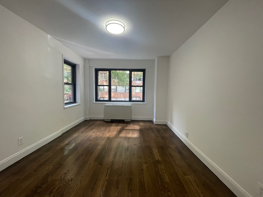 East 56th Street - Photo 8