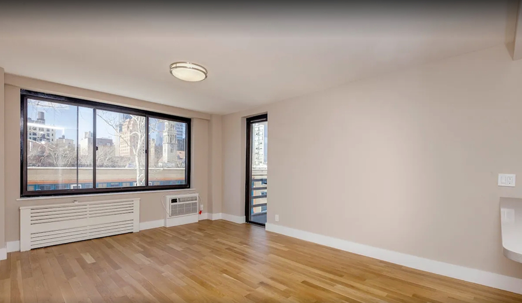 Columbus Avenue - Photo 1