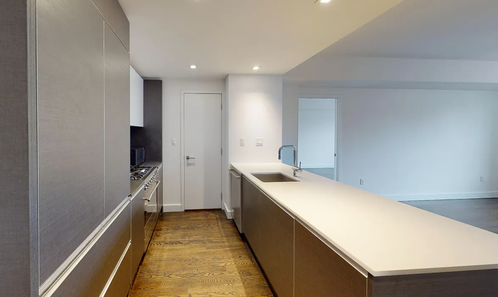 West 92 St.  - Photo 5