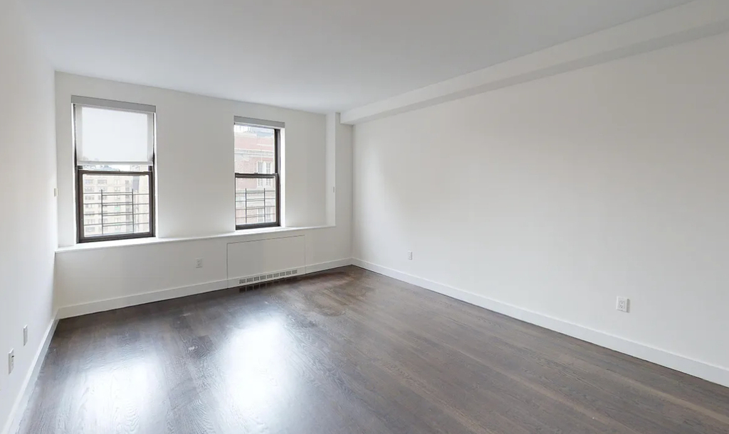 West 92 St.  - Photo 4