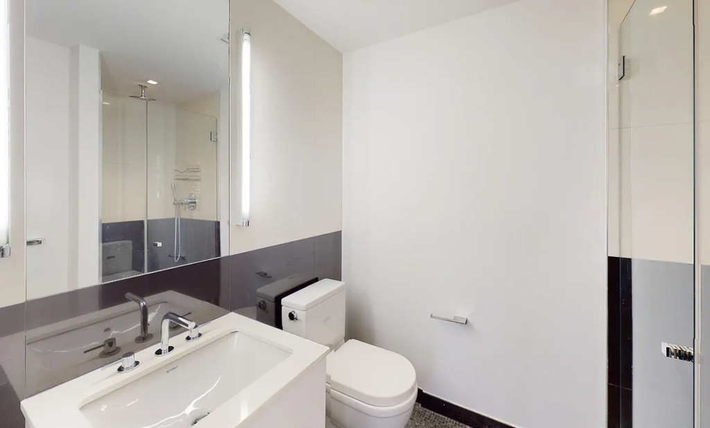 West 92 St.  - Photo 7