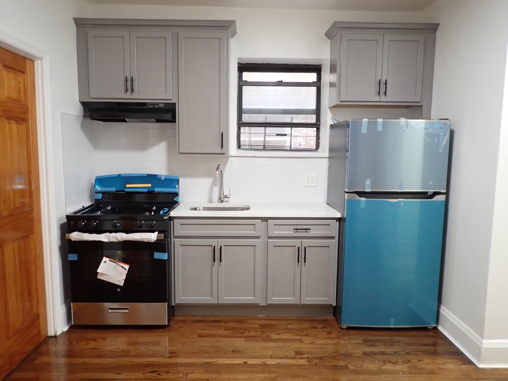 1559 Eastern Parkway - Photo 9