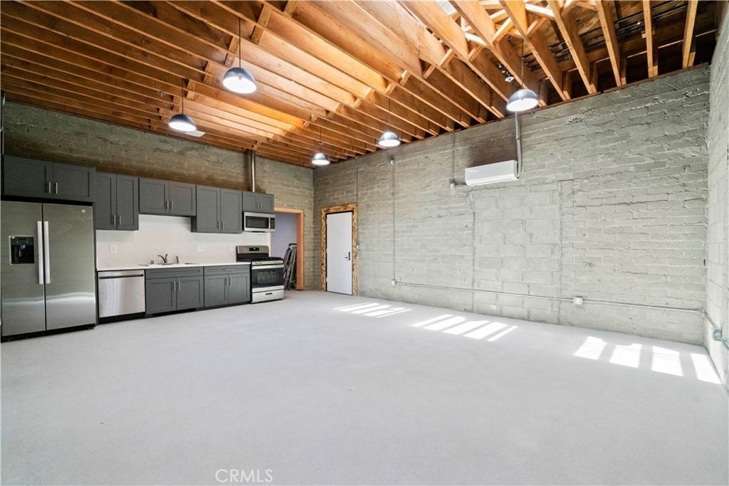 1901 S Pacific Avenue - Photo 1