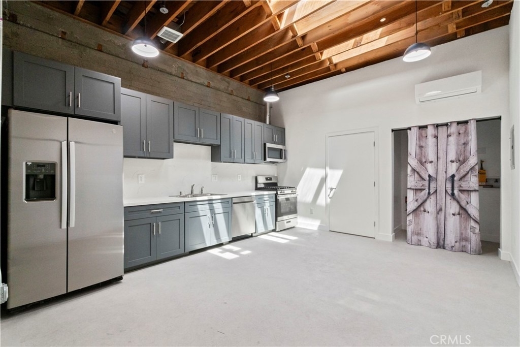 1901 S Pacific Avenue - Photo 0