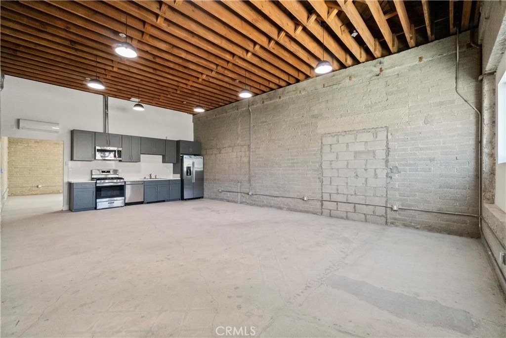 1901 S Pacific Avenue - Photo 0
