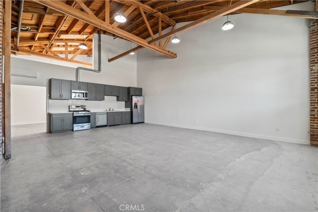 1901 S Pacific Avenue - Photo 0