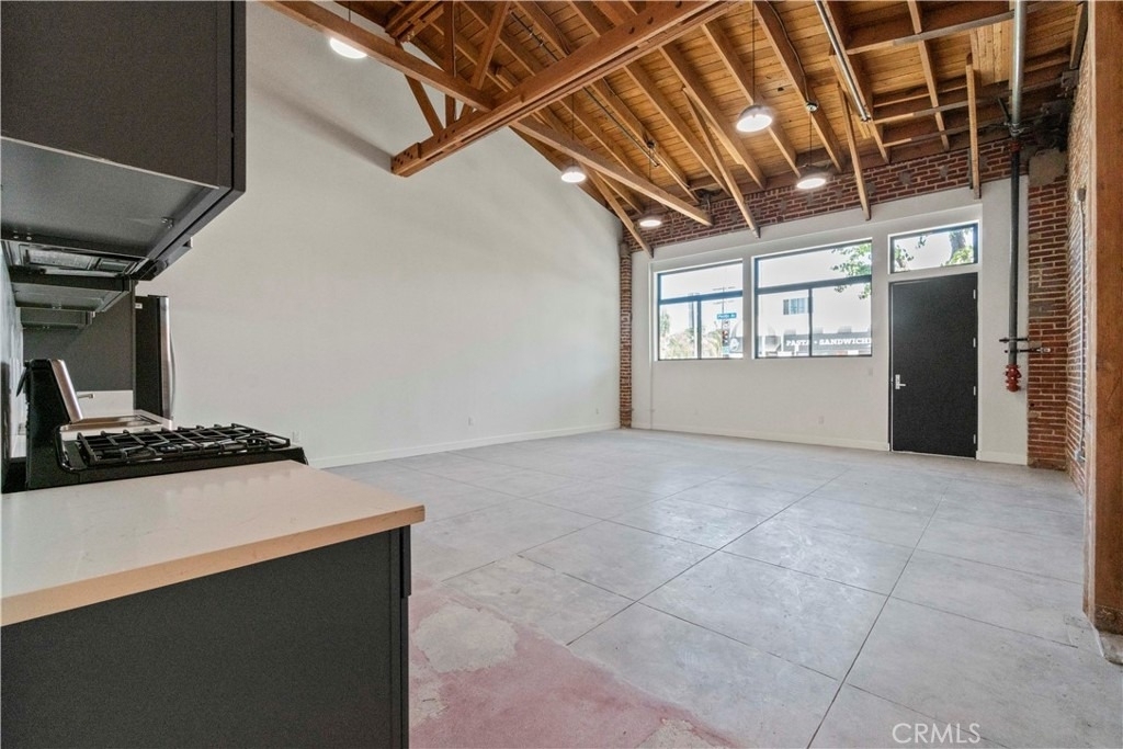 1901 S Pacific Avenue - Photo 2