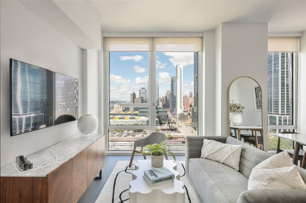 West 30th Street - Photo 2