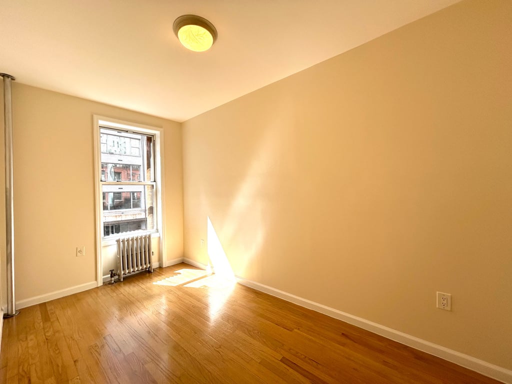 56th & 6th Ave - Photo 3