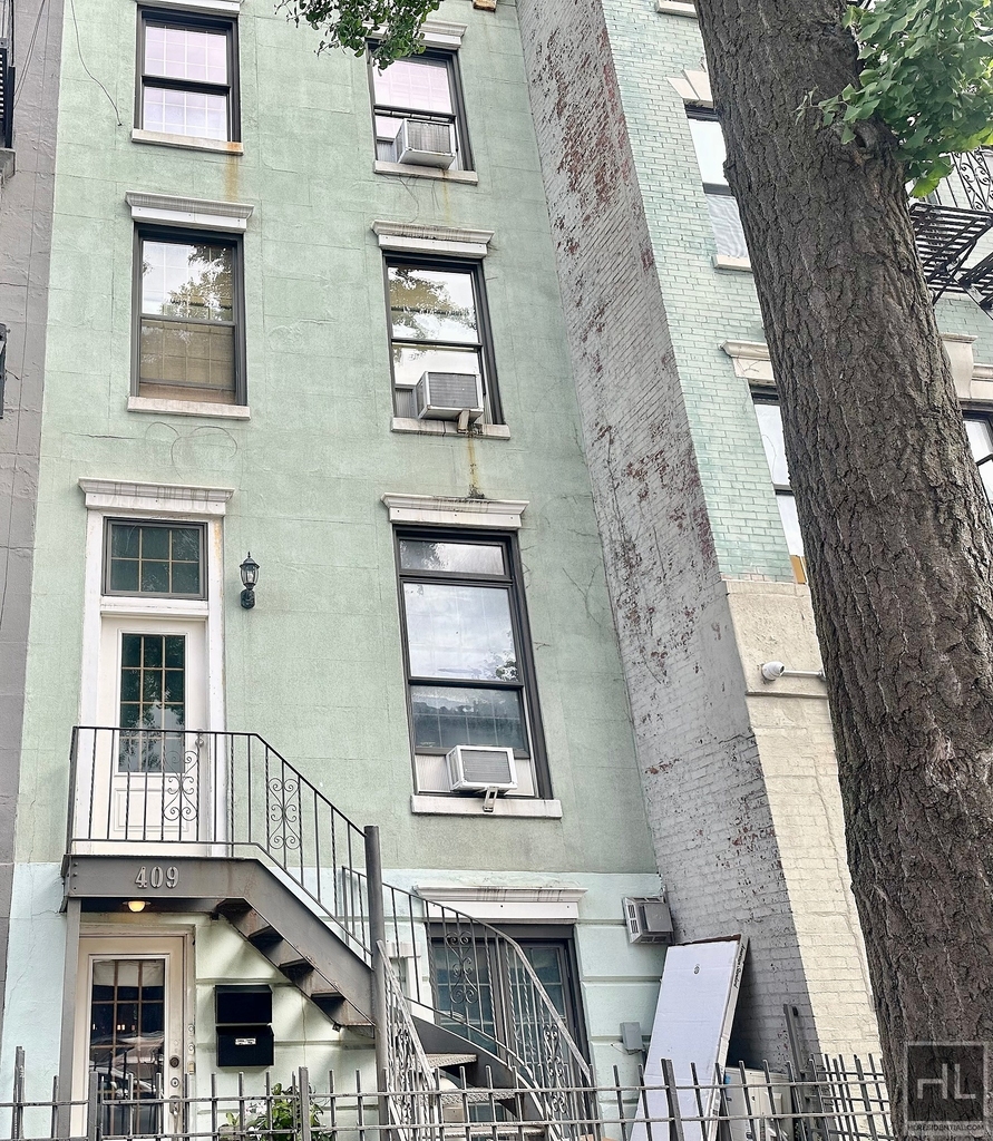 409 East 118 Street - Photo 8