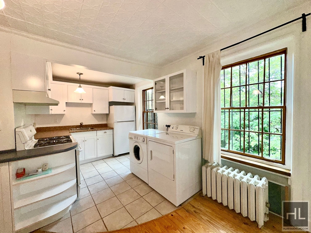 409 East 118 Street - Photo 3