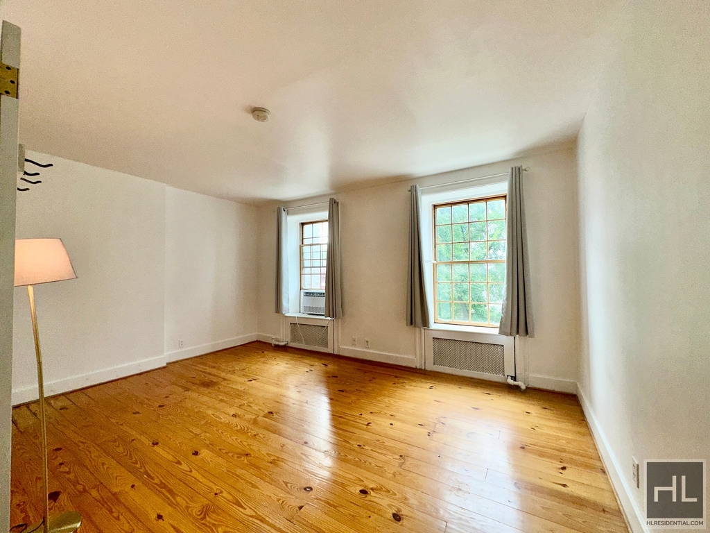 409 East 118 Street - Photo 2