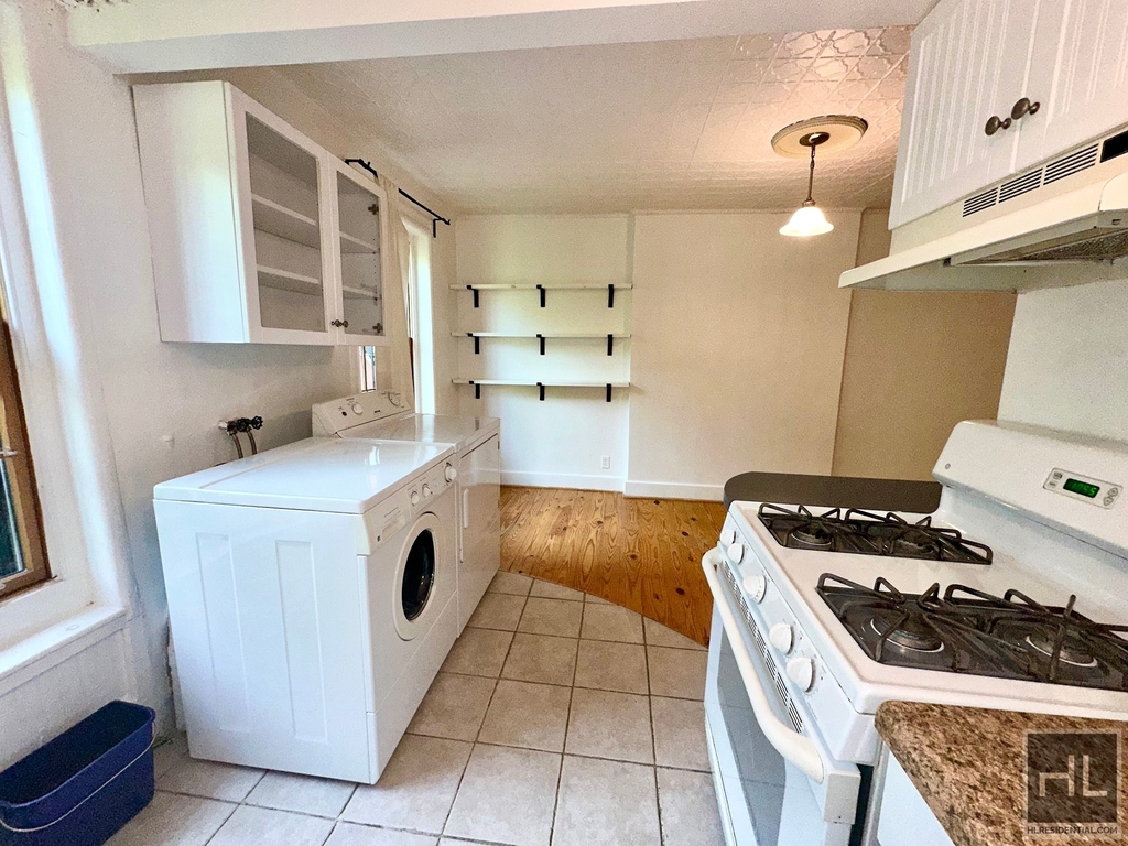 409 East 118 Street - Photo 4