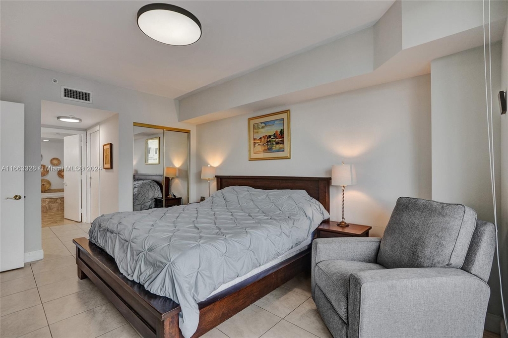 9559 Collins Ave - Photo 14