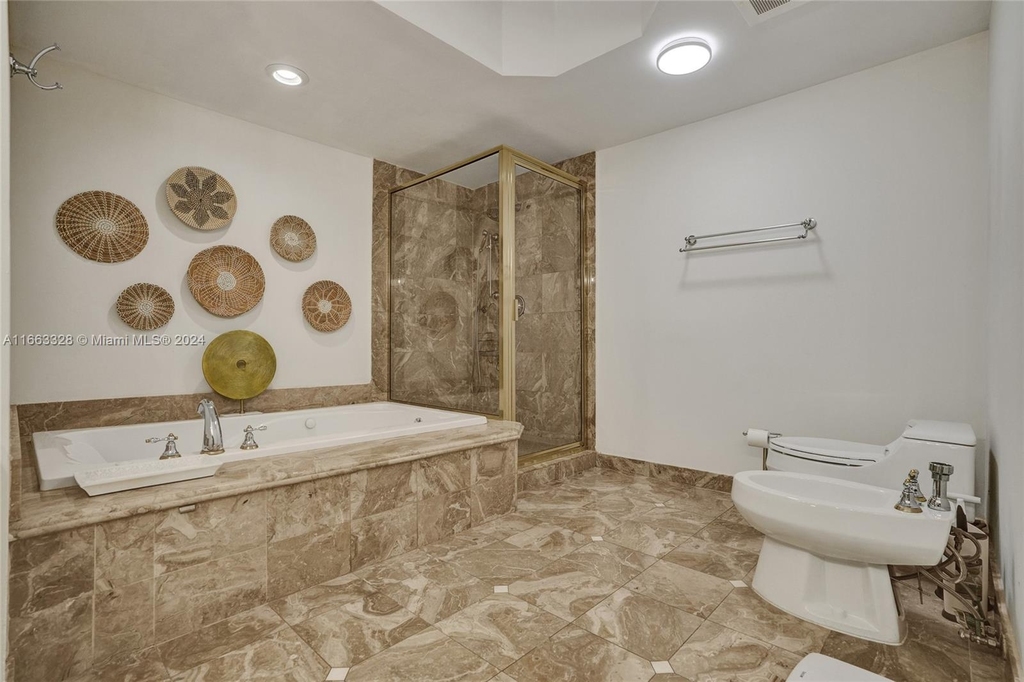 9559 Collins Ave - Photo 18