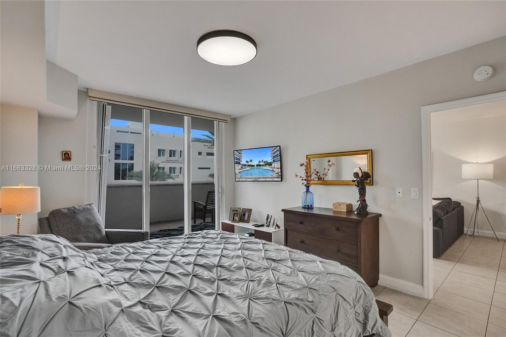 9559 Collins Ave - Photo 16