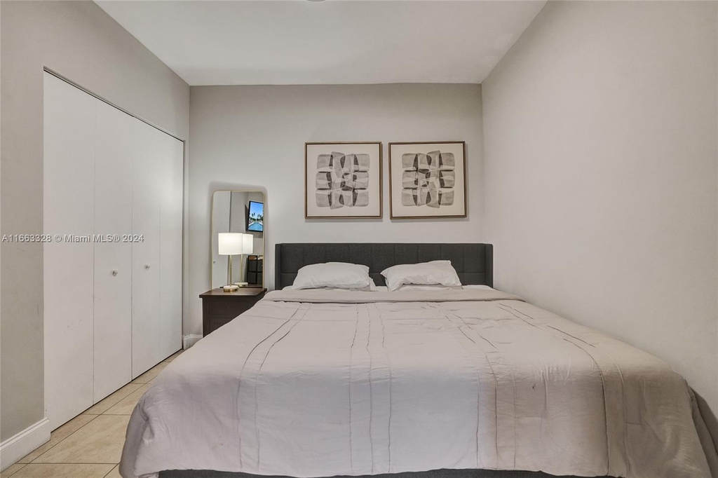 9559 Collins Ave - Photo 23