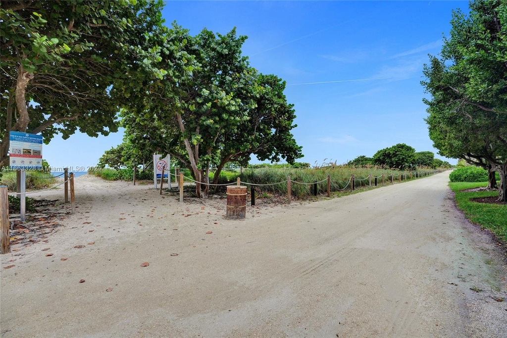 9559 Collins Ave - Photo 39