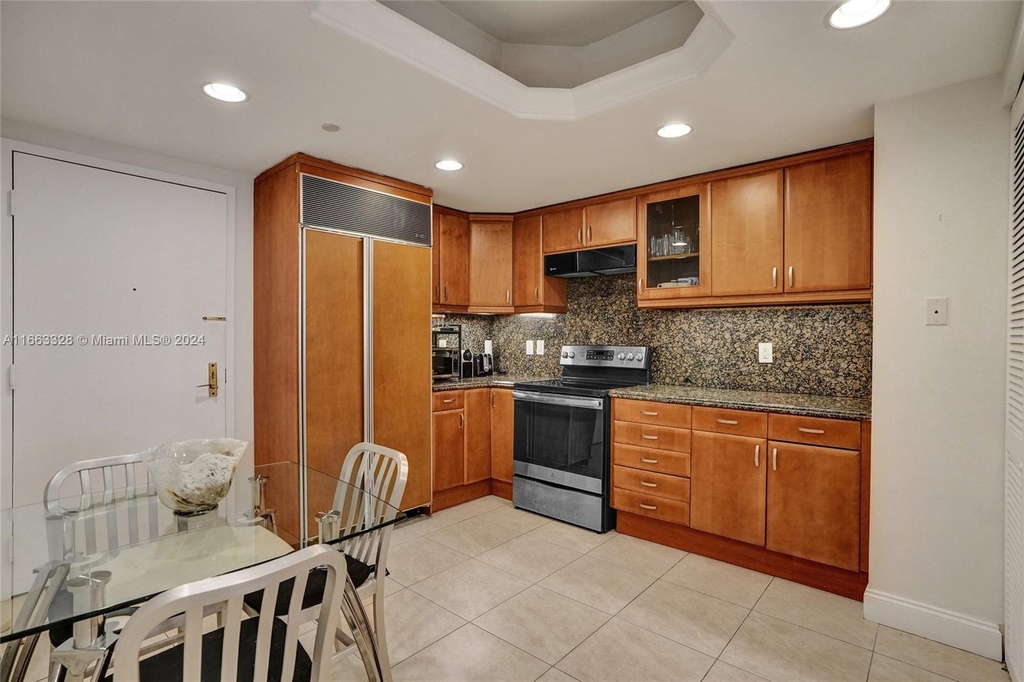 9559 Collins Ave - Photo 10
