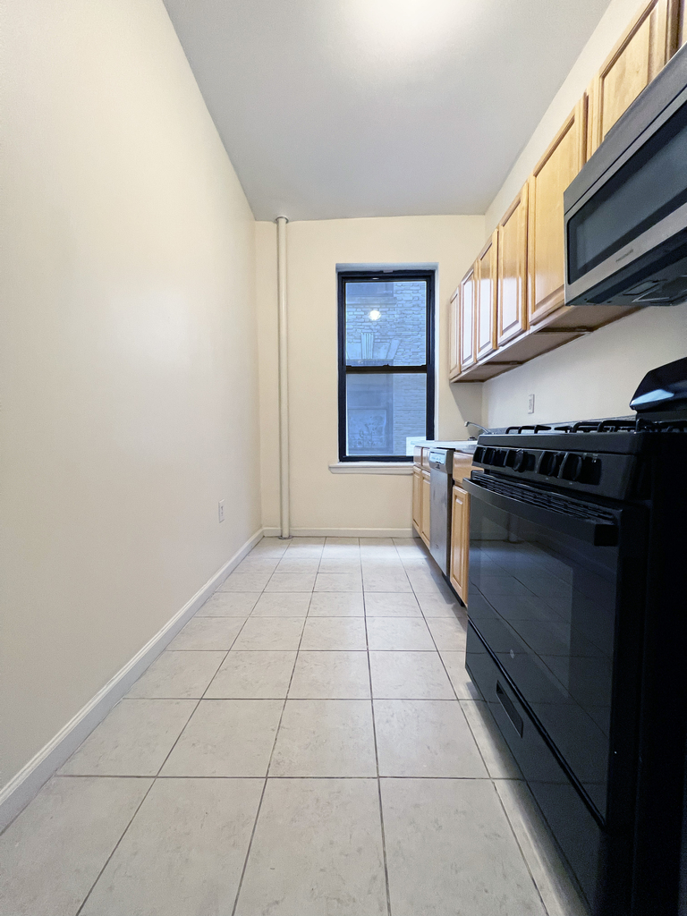 408 W 130th St - Photo 3