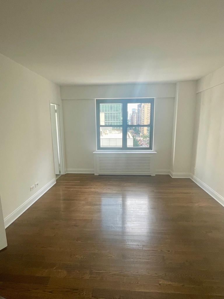  East 57th Street - Photo 6