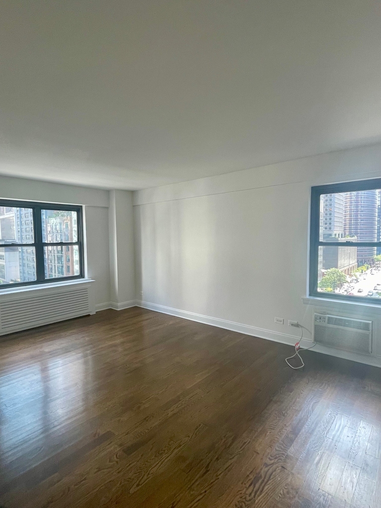  East 57th Street - Photo 5