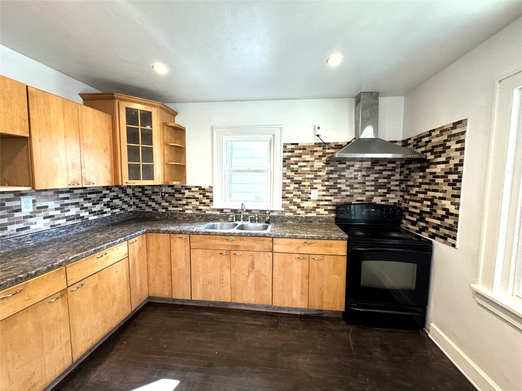 222 Roosevelt Avenue N - Photo 4