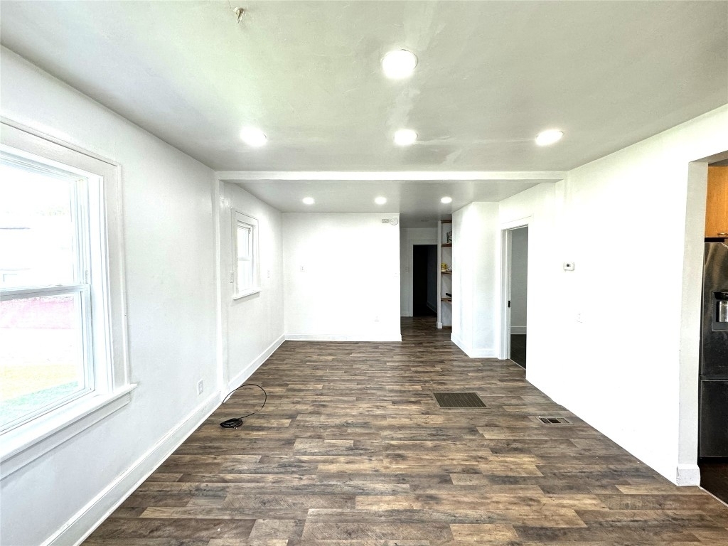 222 Roosevelt Avenue N - Photo 6