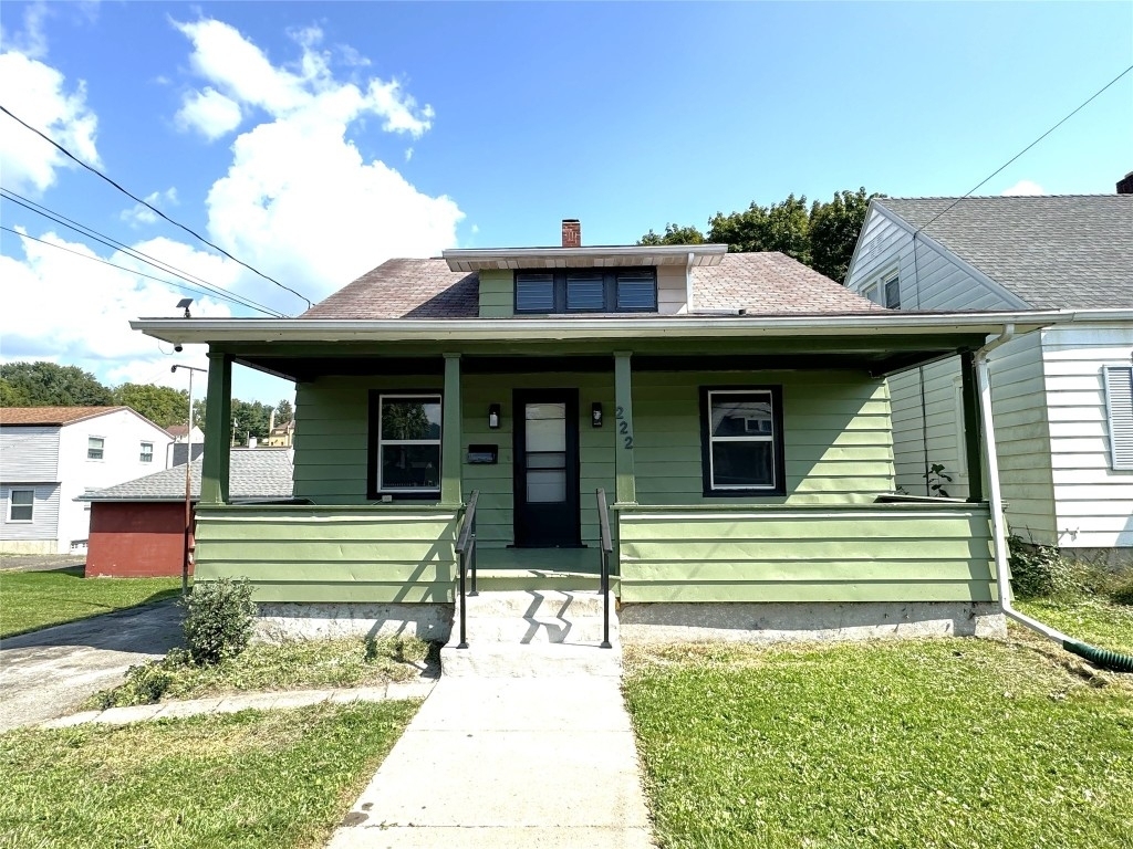 222 Roosevelt Avenue N - Photo 0