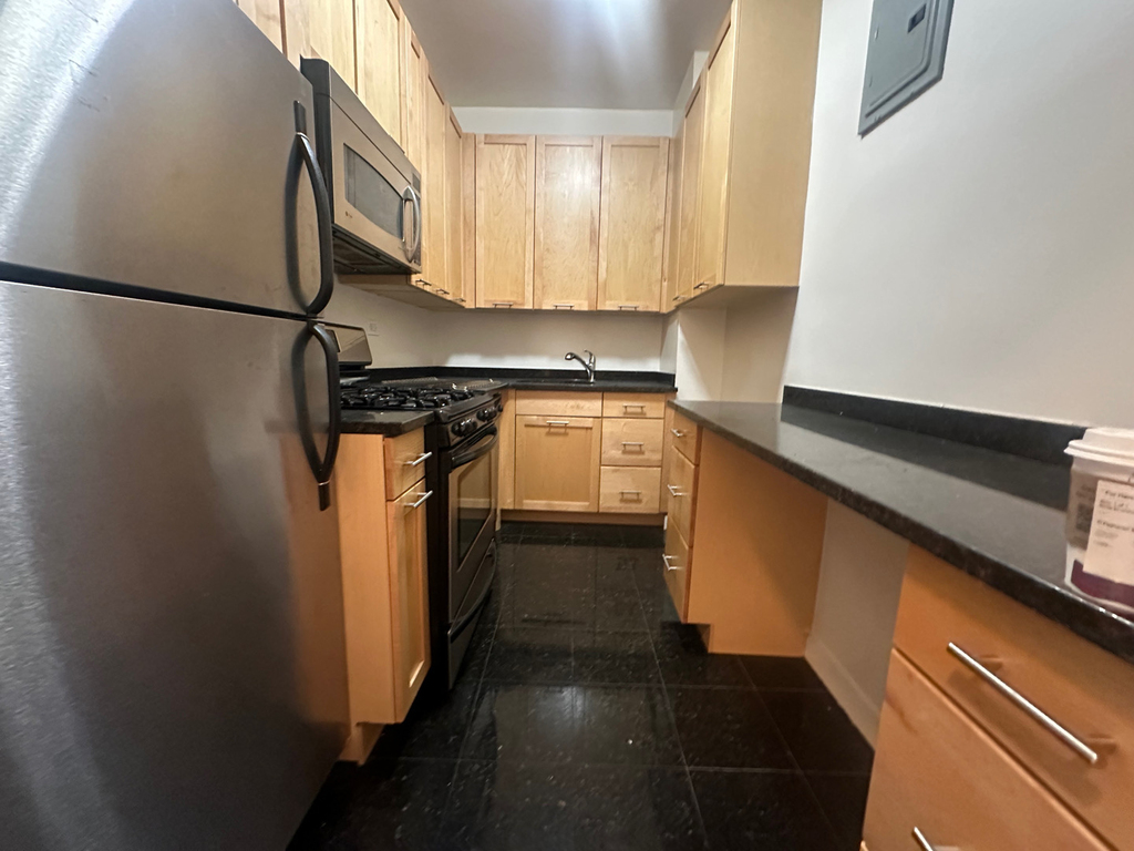 333 East 49th Street - Photo 3