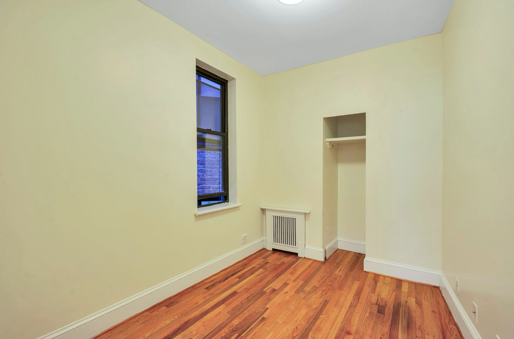 York Avenue - Photo 3