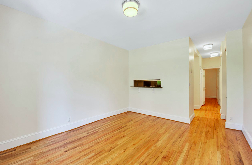 York Avenue - Photo 1