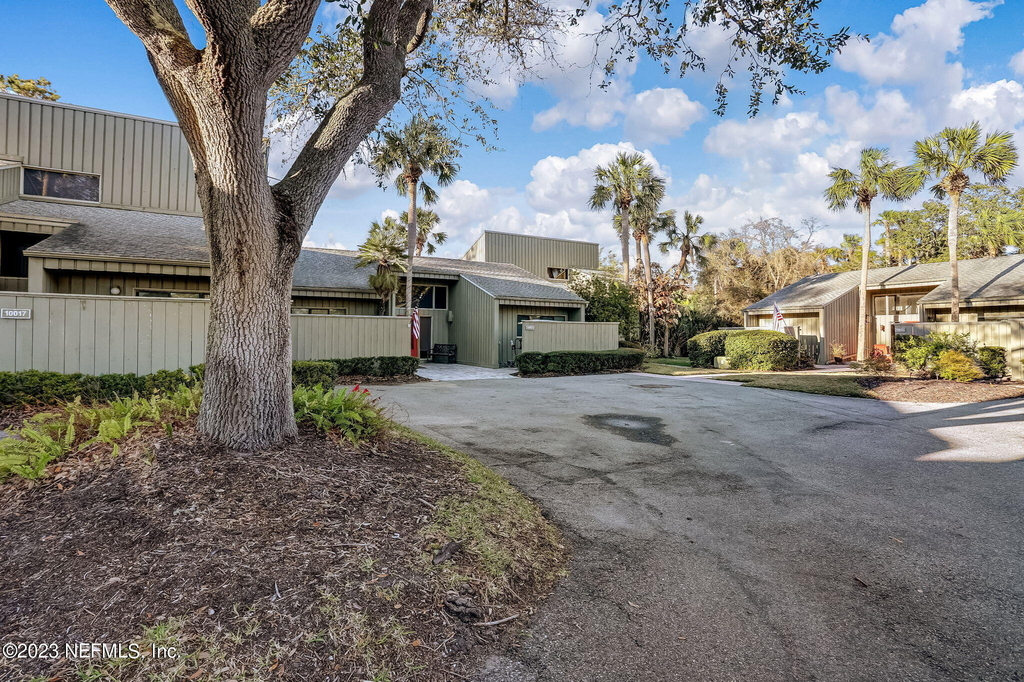 10025 Sawgrass Drive E - Photo 0