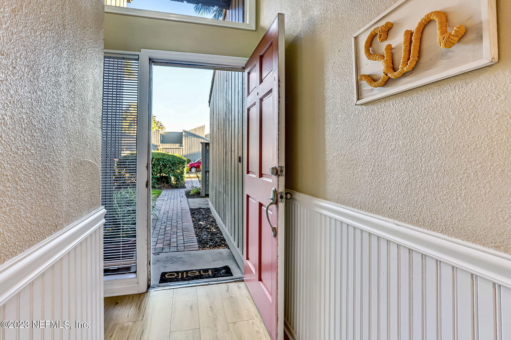 10025 Sawgrass Drive E - Photo 7