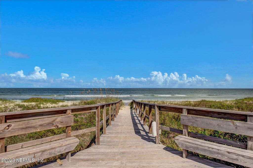 10025 Sawgrass Drive E - Photo 82