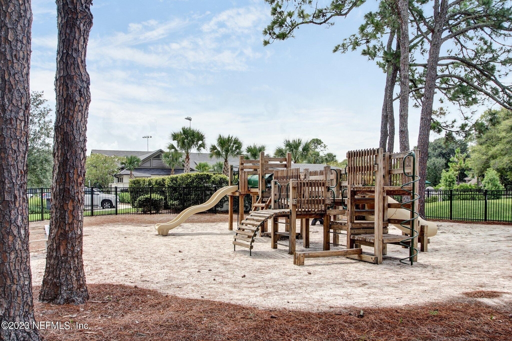 10025 Sawgrass Drive E - Photo 87