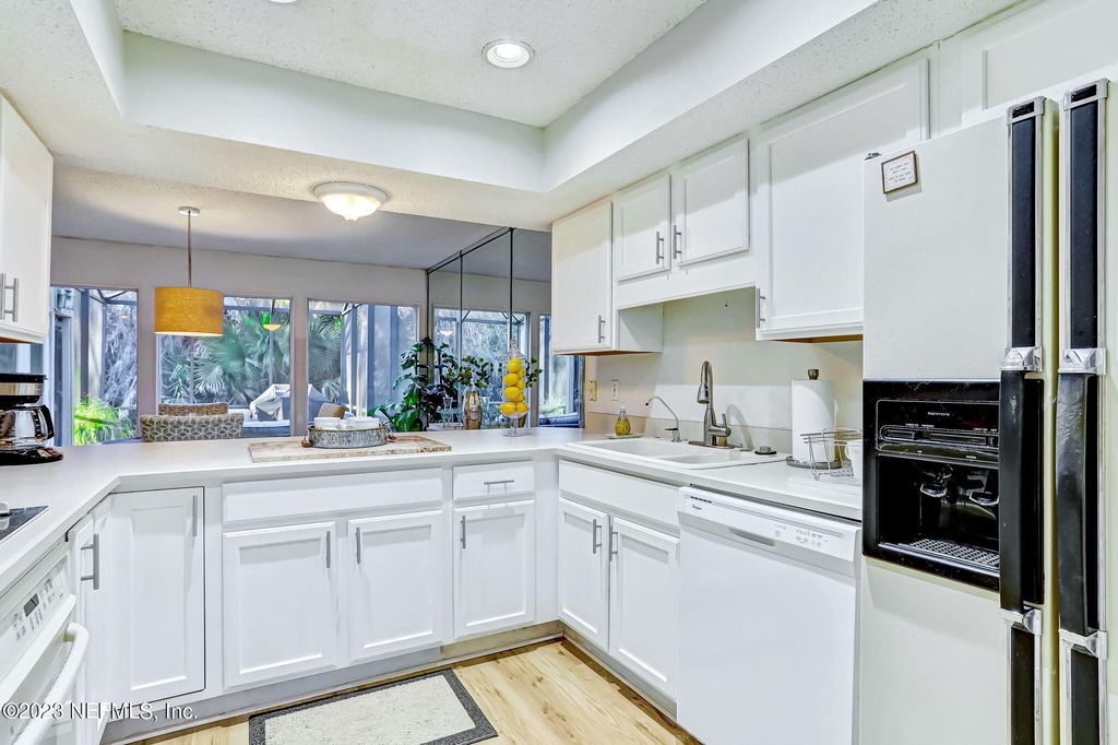 10025 Sawgrass Drive E - Photo 19