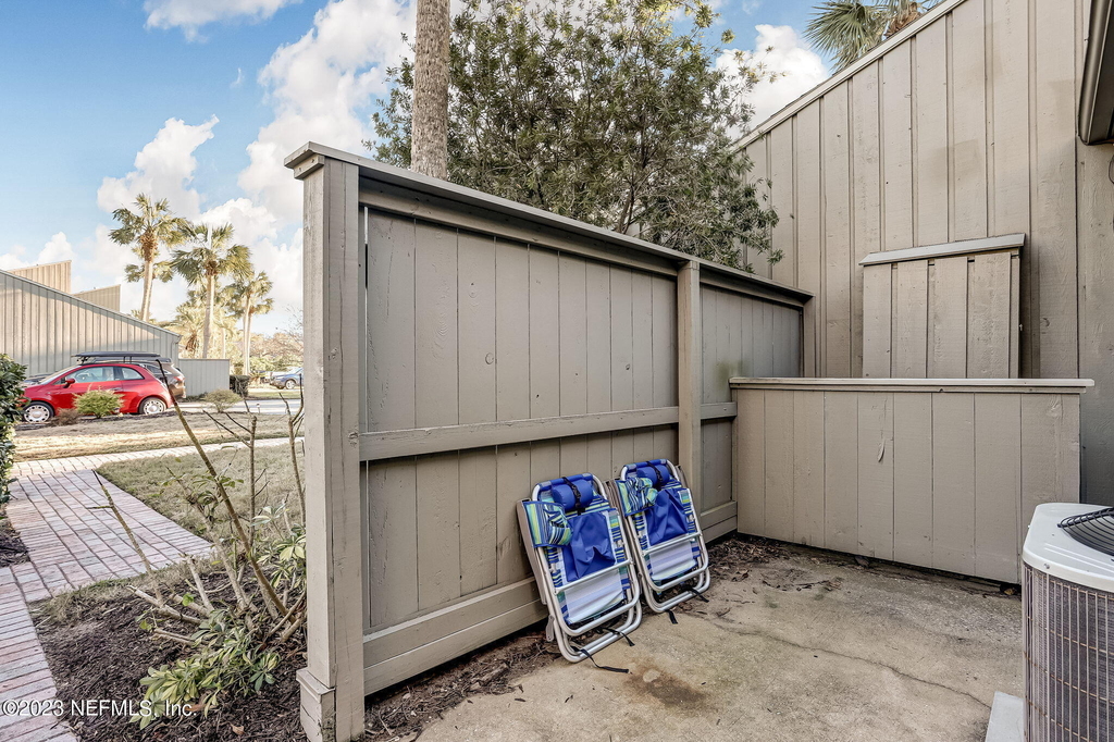10025 Sawgrass Drive E - Photo 6