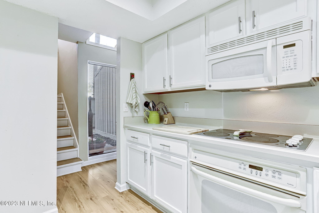 10025 Sawgrass Drive E - Photo 21