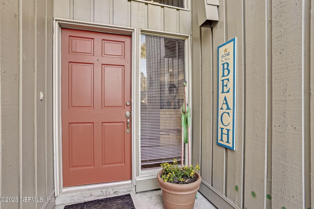 10025 Sawgrass Drive E - Photo 4