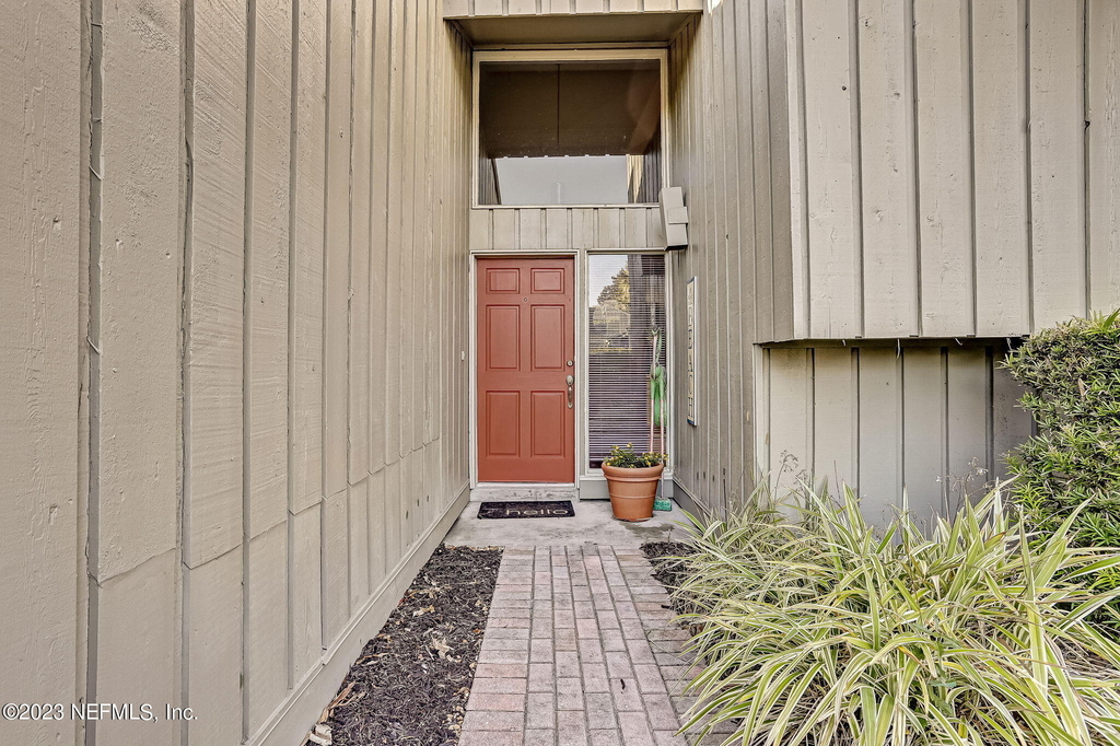 10025 Sawgrass Drive E - Photo 3