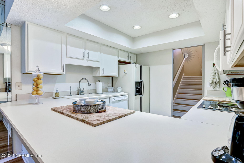 10025 Sawgrass Drive E - Photo 18