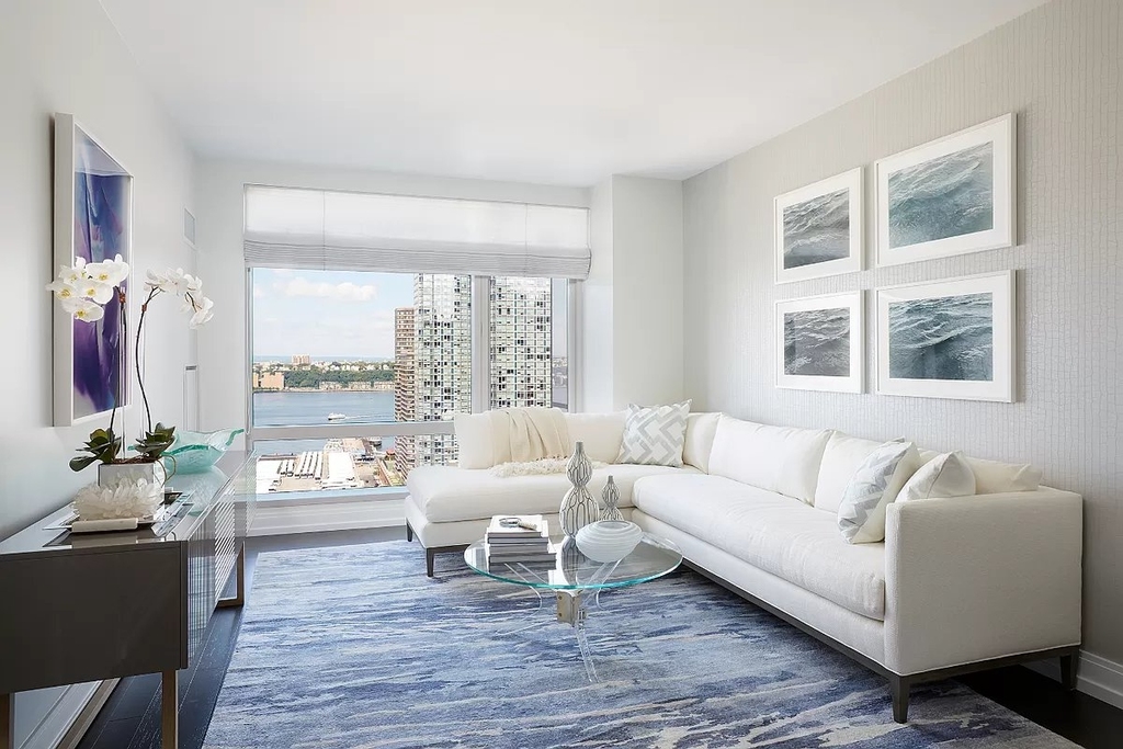 Tenth Avenue - Photo 1