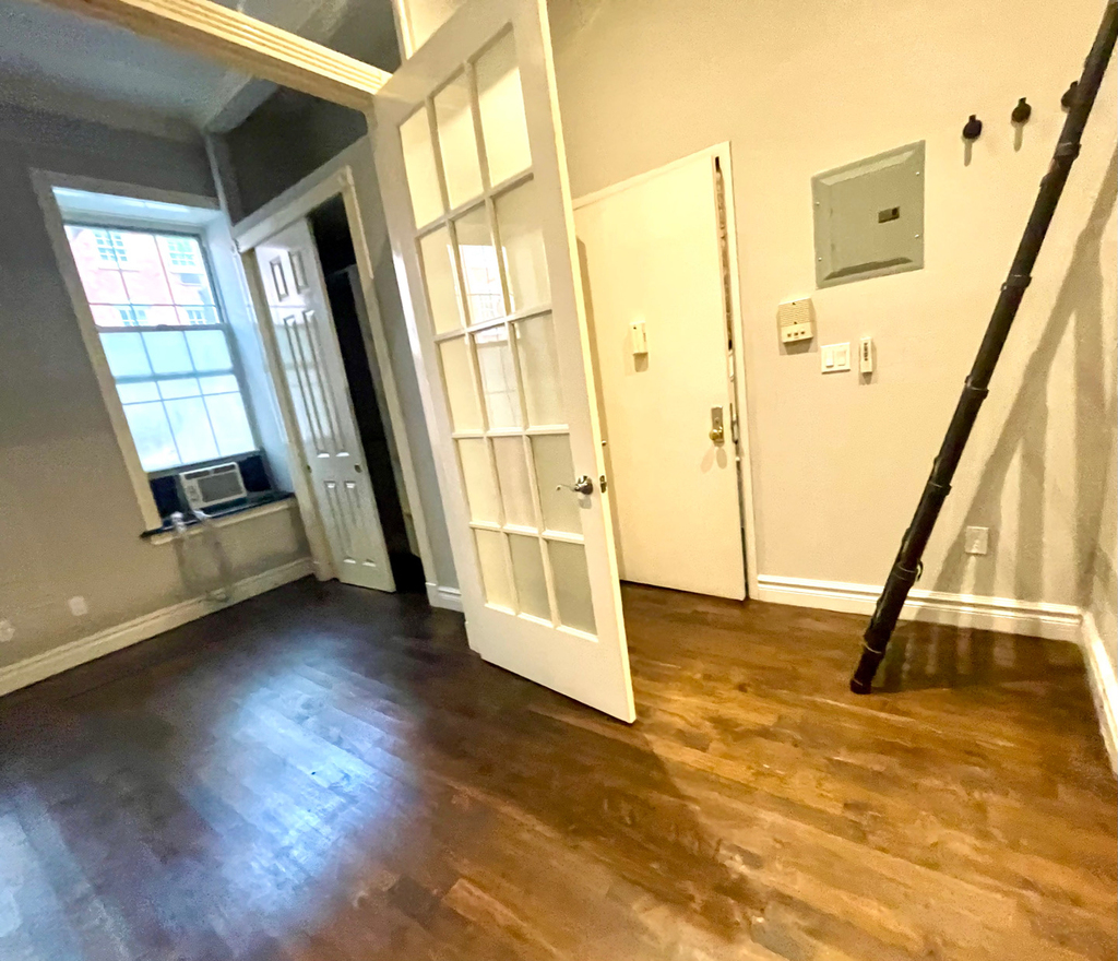 West 21st Street - Photo 3