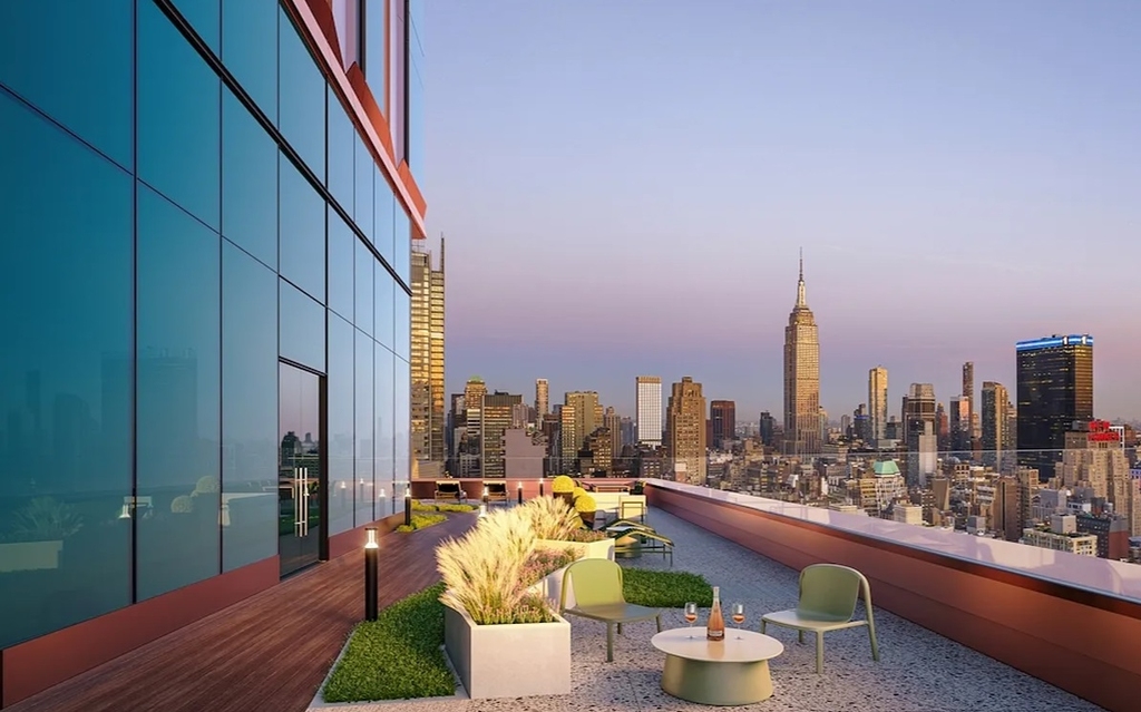 Tenth Avenue - Photo 5
