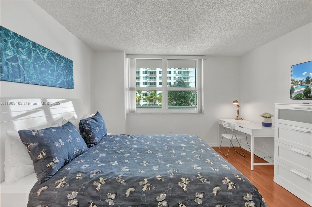 1155 Brickell Bay Dr - Photo 19