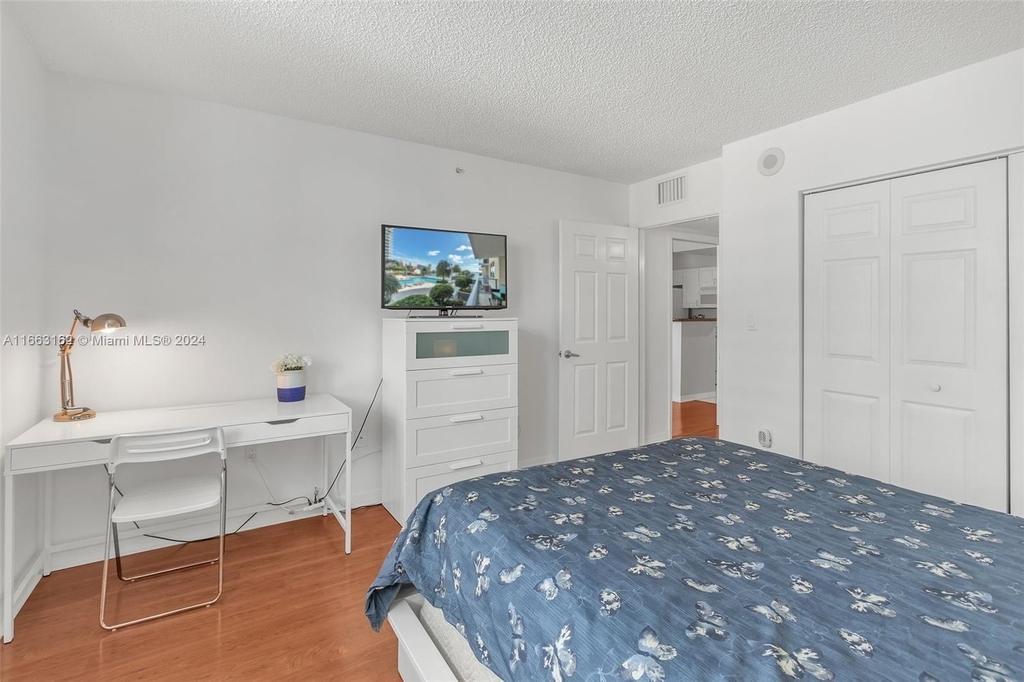 1155 Brickell Bay Dr - Photo 18