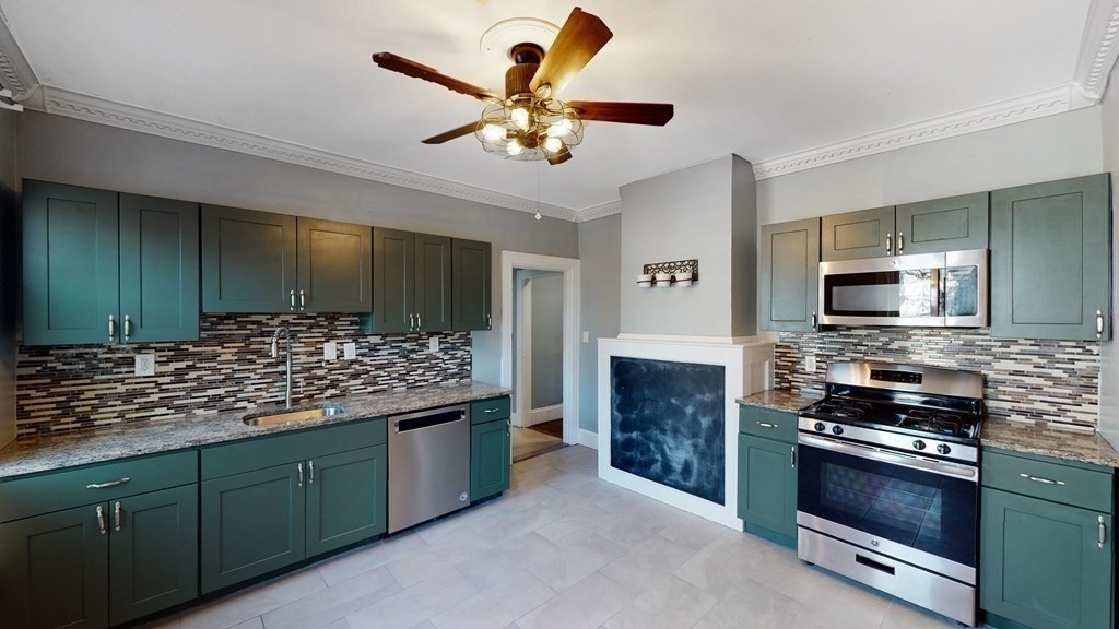 470 Warren St - Photo 0
