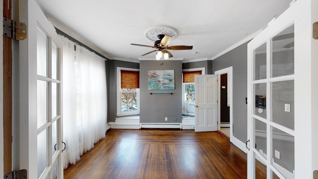 470 Warren St - Photo 4